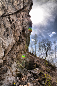Скала над пещерой Куэшта